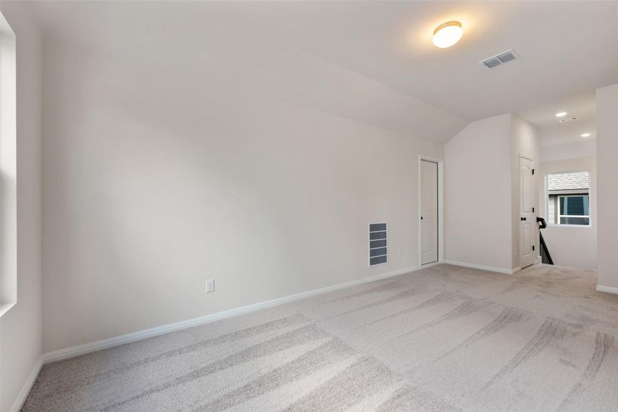 Spacious, unfurnished interior of a new home in Cannon Ranch, Dripping Springs (Image 25).