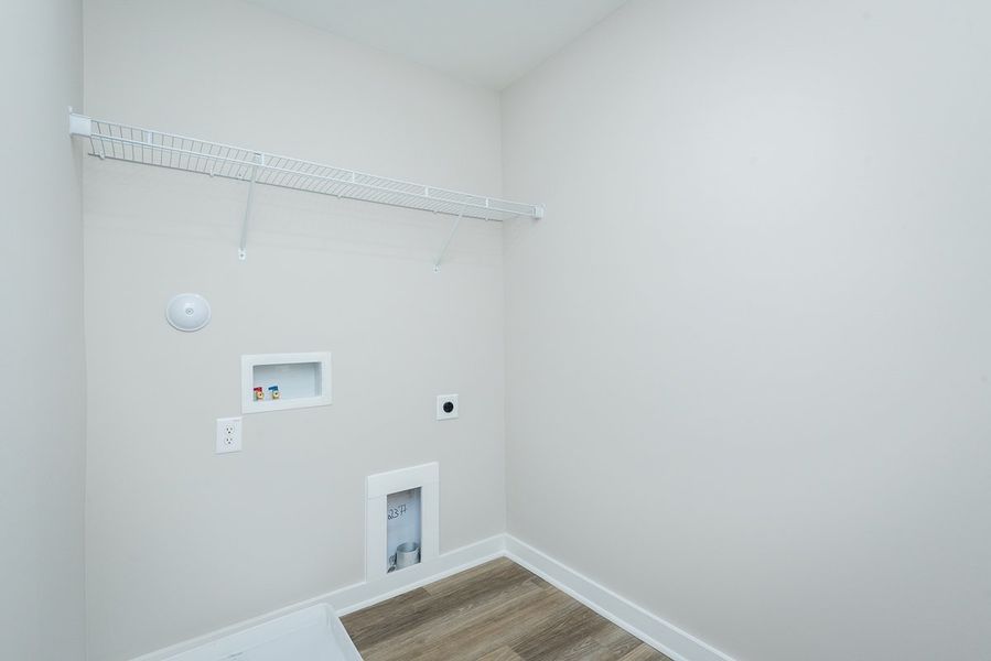 Spacious, unfurnished interior of a new home in Pallini Place, Elon (Image 21).