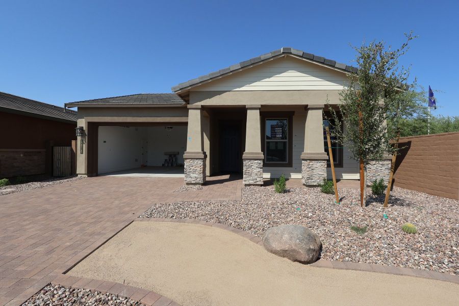 Exterior details and patio area of a home in Ascent at Northpointe at Vistancia, Peoria (Image 18).