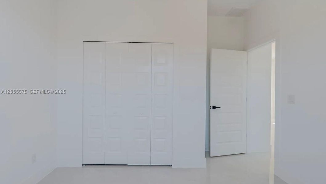 Spacious, unfurnished interior of a new home in , Lehigh Acres (Image 17).
