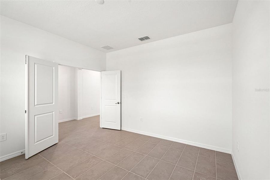 Spacious, unfurnished interior of a new home in Southpointe, Palmetto (Image 23). Spacious, unfurnished interior of a new home in Southpointe, Palmetto (Image 23).