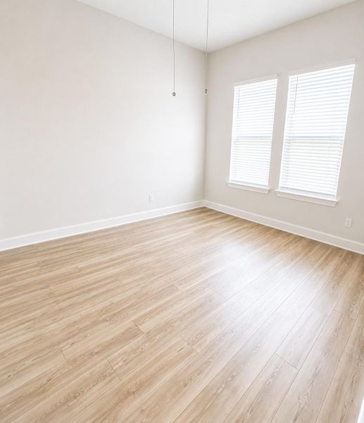 Spacious, unfurnished interior of a new home in , Dripping Springs (Image 8).