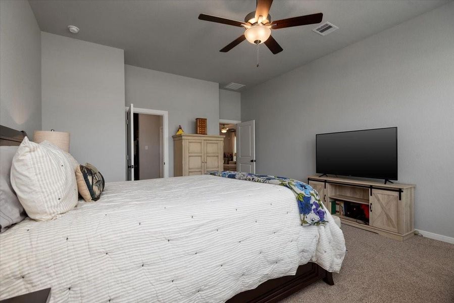 Furnished interior view inside a new home in The Grand Prairie 40’, Hockley (Image 35).