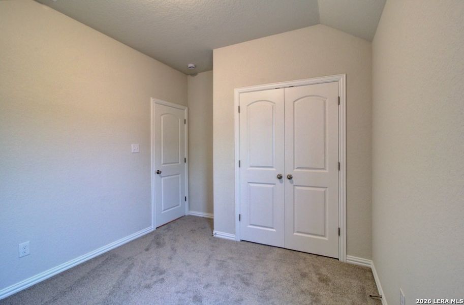 Spacious, unfurnished interior of a new home in Meyer Ranch - Enclave, New Braunfels (Image 20).