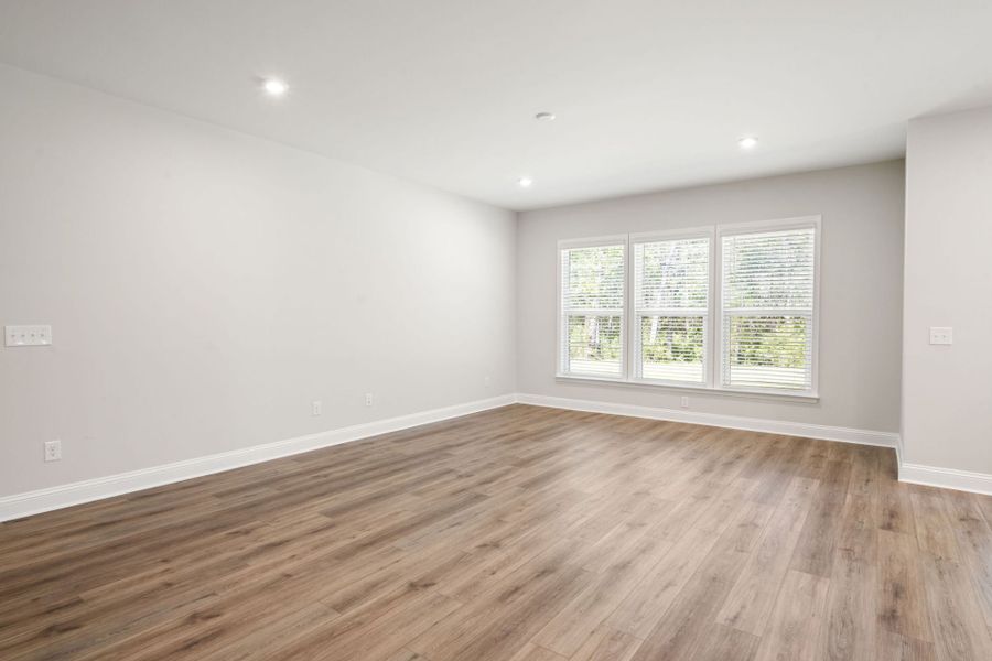 Spacious, unfurnished interior of a new home in Waterways, Richmond Hill (Image 77).