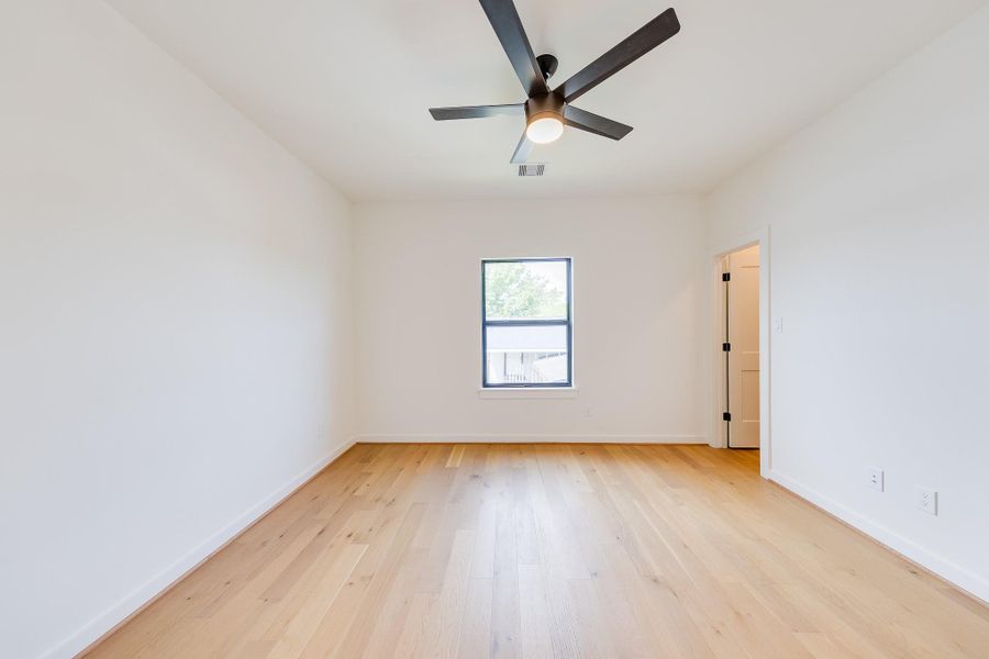 Spacious, unfurnished interior of a new home in , Houston (Image 32).