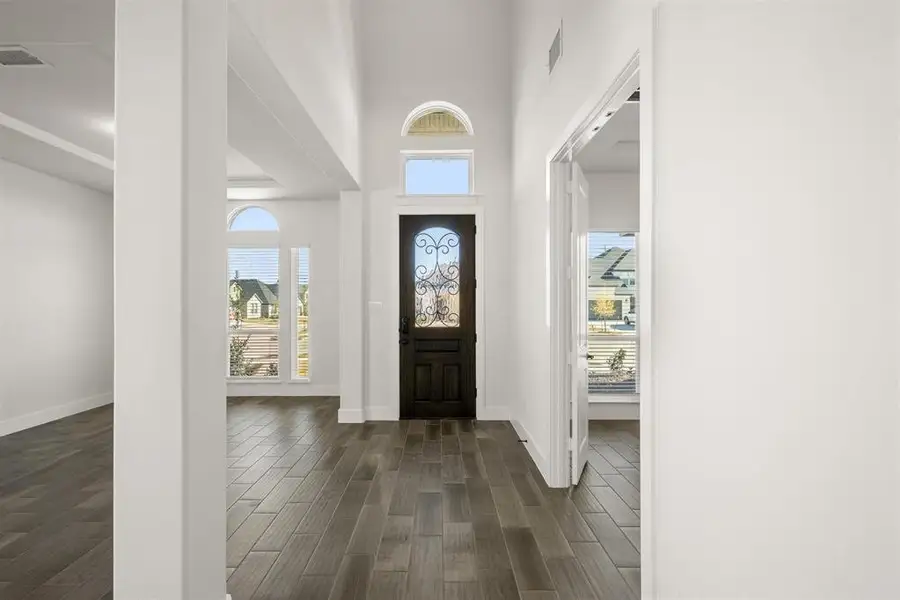 Spacious, unfurnished interior of a new home in Oaks of North Grove, Waxahachie (Image 24). Spacious, unfurnished interior of a new home in Oaks of North Grove, Waxahachie (Image 24).