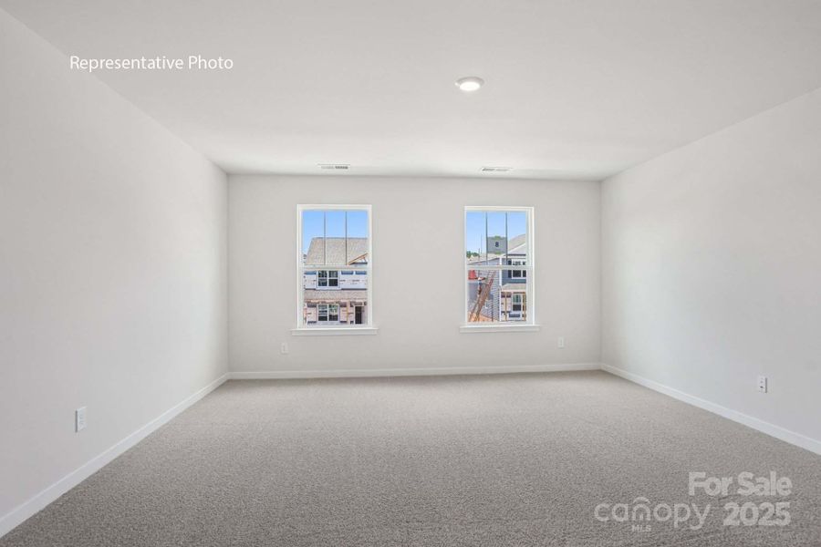 Spacious, unfurnished interior of a new home in Calvin Creek, Troutman (Image 28).