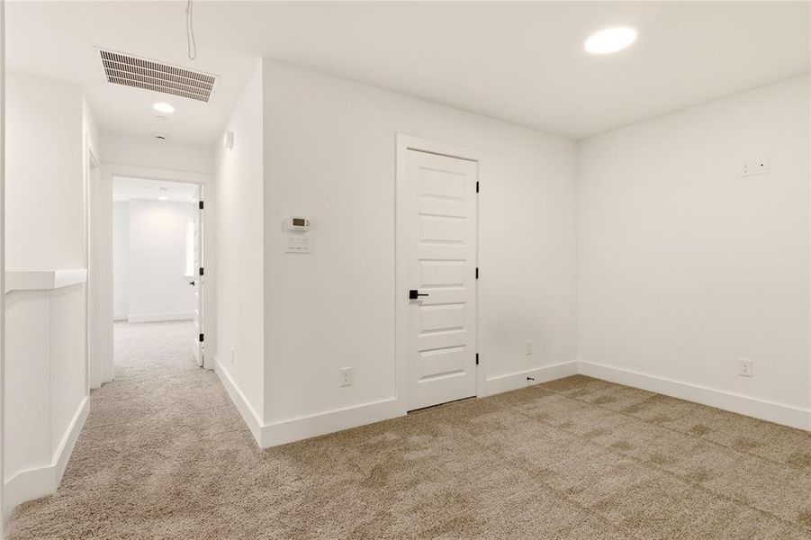 Spacious, unfurnished interior of a new home in , Rowlett (Image 13).