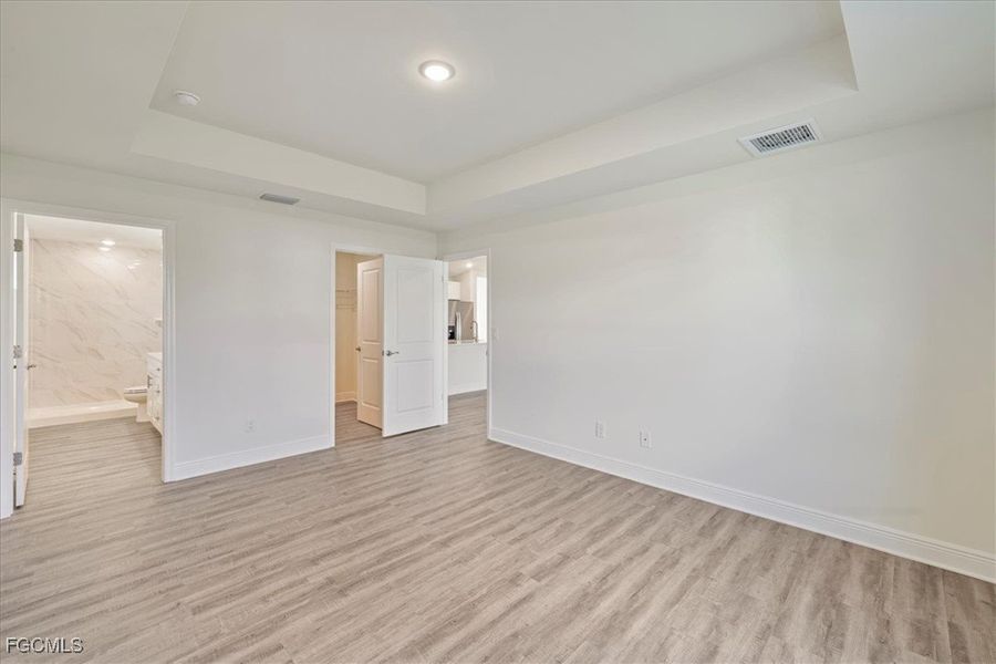 Spacious, unfurnished interior of a new home in Cape Coral, Cape Coral (Image 23).