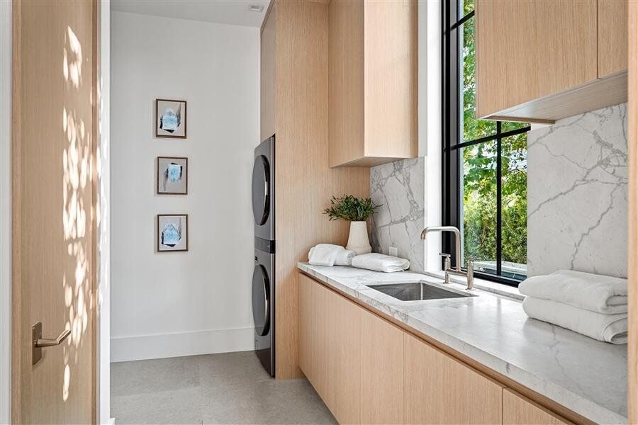 dash_LAUNDRY_ROOM_1 dash_LAUNDRY_ROOM_1