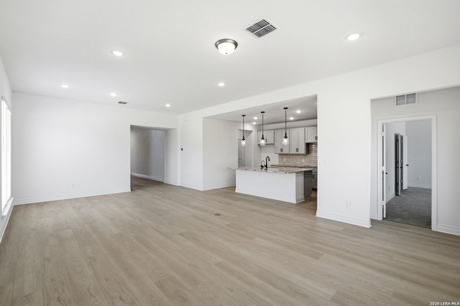 Spacious, unfurnished interior of a new home in Bison Ridge, San Antonio (Image 29).