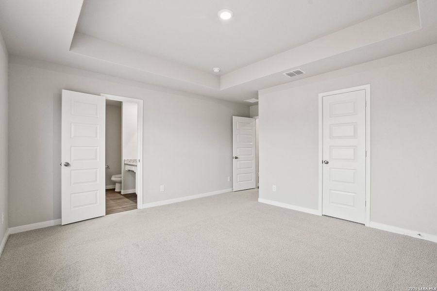 Spacious, unfurnished interior of a new home in Hickory Ridge, Elmendorf (Image 24).