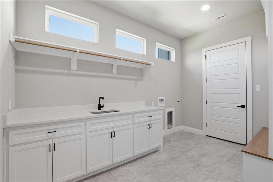 Furnished interior view inside a new home in , Waxahachie (Image 33).