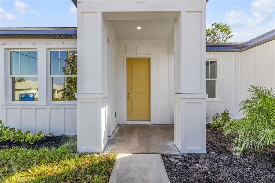 Exterior details and patio area of a home in , Palm Coast (Image 4).