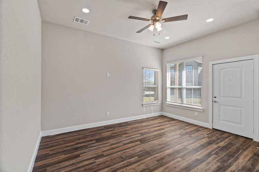 Spacious, unfurnished interior of a new home in , Weatherford (Image 29).