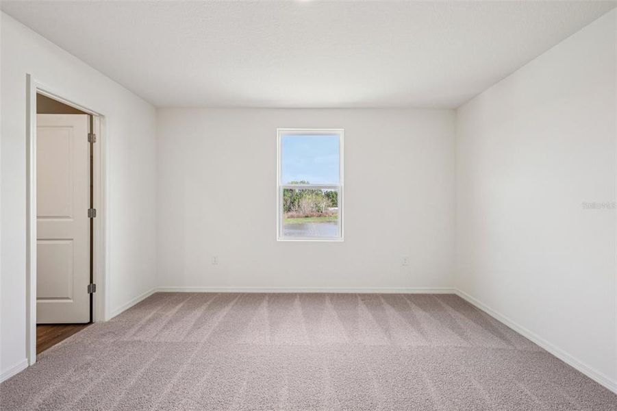 Spacious, unfurnished interior of a new home in Eagle Hammock, Eagle Lake (Image 20).