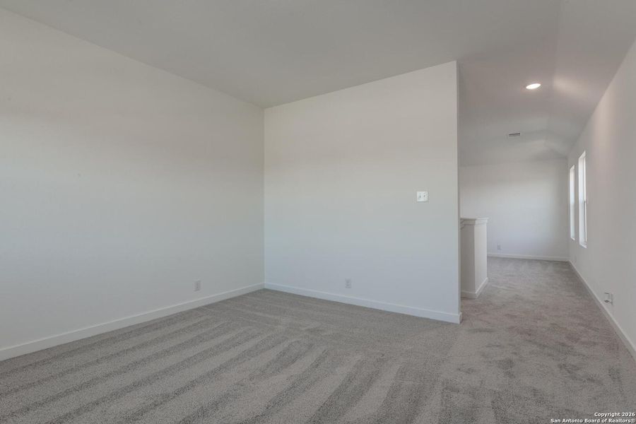 Spacious, unfurnished interior of a new home in Arcadia Ridge, San Antonio (Image 14).