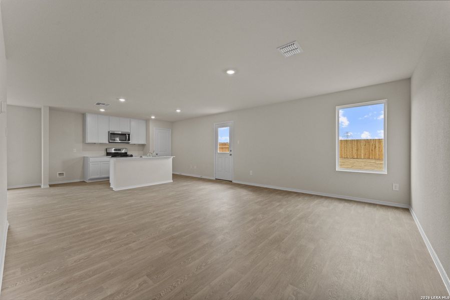Spacious, unfurnished interior of a new home in Bollinger, Maxwell (Image 10).