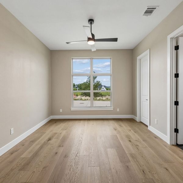 Spacious, unfurnished interior of a new home in Mustang Lakes, Celina (Image 63).