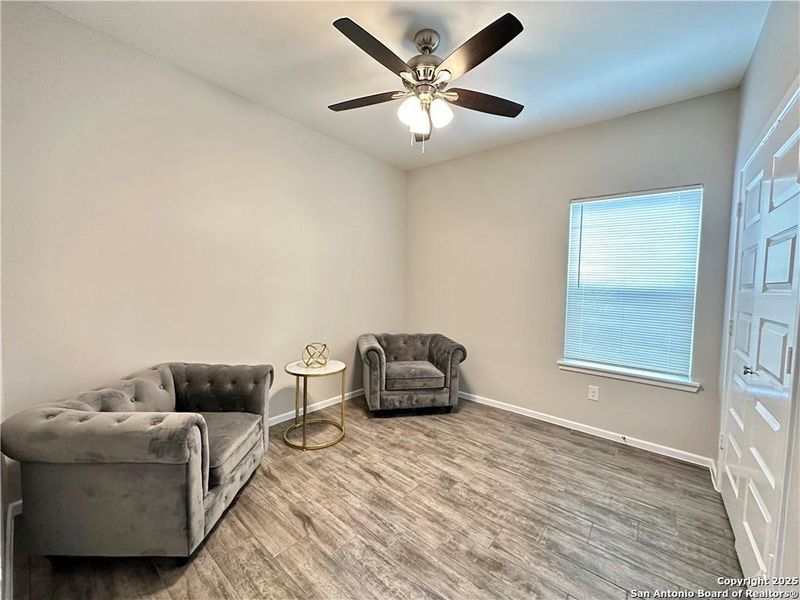 Furnished interior view inside a new home in , Alamo (Image 33).