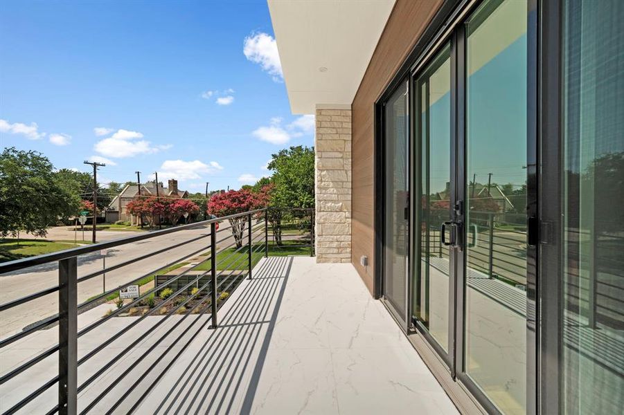 Exterior details and patio area of a home in , Dallas (Image 3).