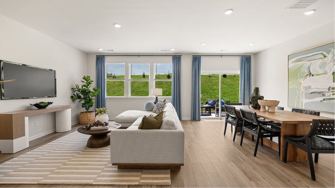 4257 Hawkins Family 1of3 F1 Base3 081325