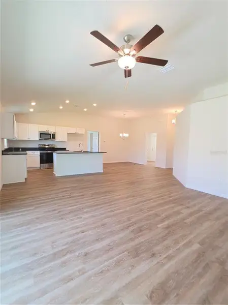 Spacious, unfurnished interior of a new home in , Citrus Springs (Image 19).