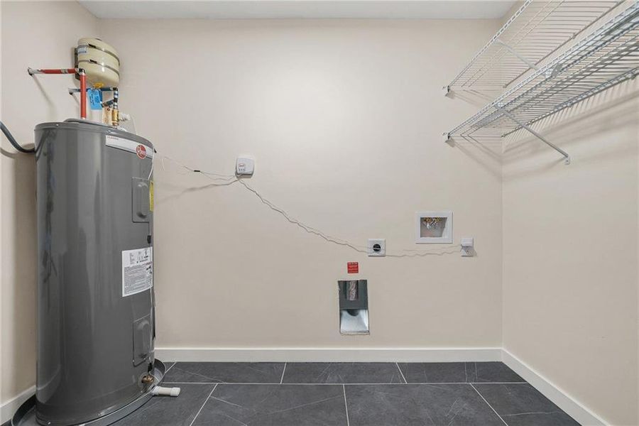 Spacious, unfurnished interior of a new home in , Atlanta (Image 13).