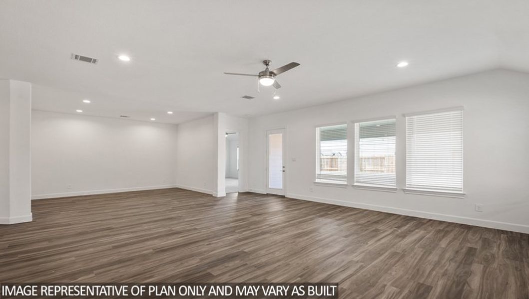 Representative unfurnished interior of a home built from the Cardinale by D.R. Horton in River Ranch Estates, Dayton (Image 28).