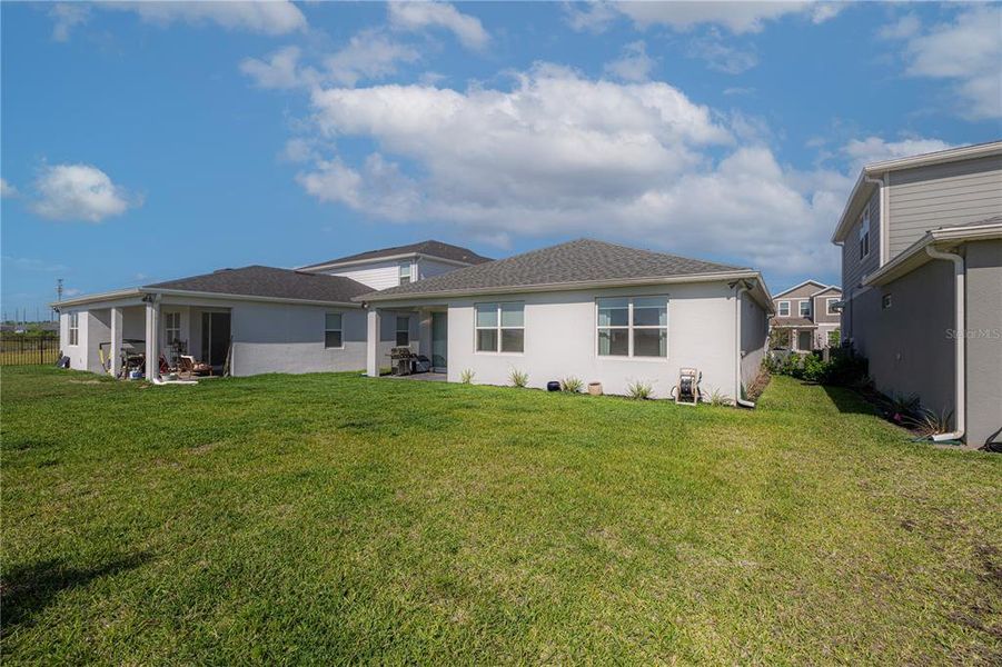 Exterior details and patio area of a home in EverBe, Orlando (Image 31).
