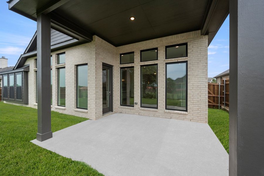 Exterior details and patio area of a home in Redden Farms, Midlothian (Image 3).