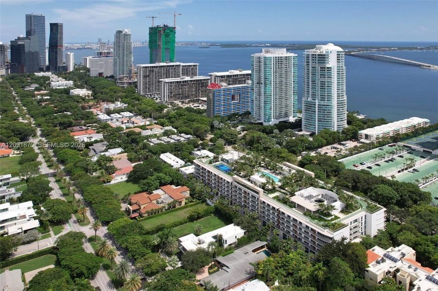 Condo located in Miami, FL showcasing its design and architecture (Image 29).