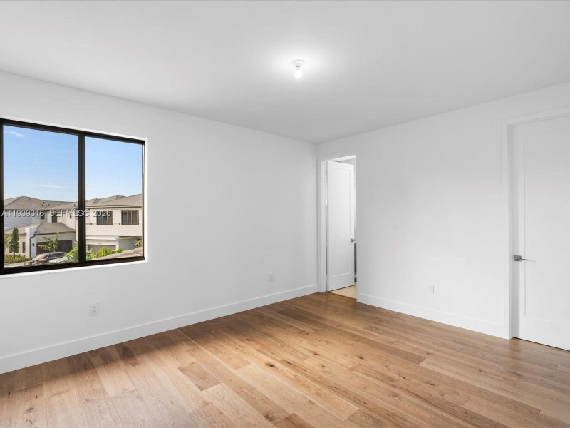 Spacious, unfurnished interior of a new home in , Miami (Image 78).