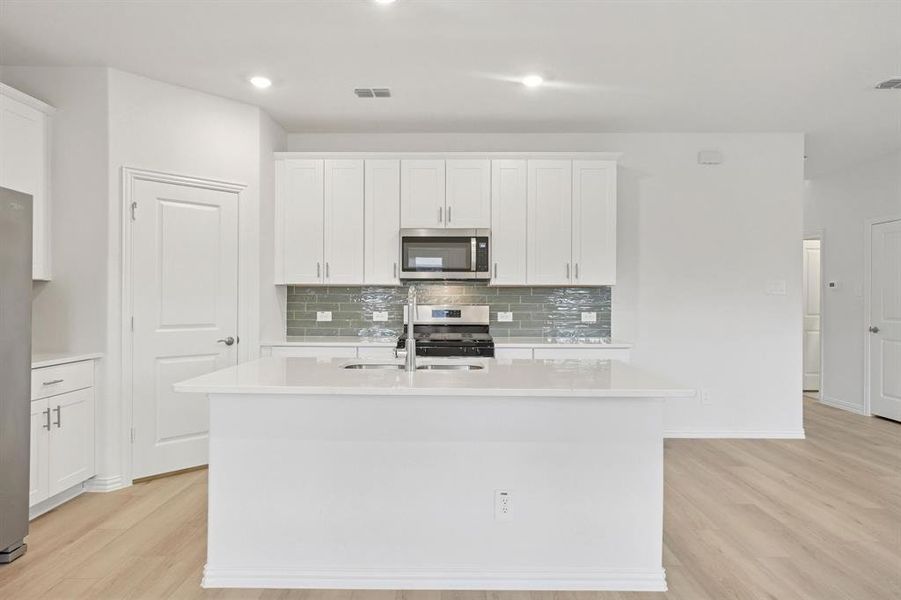 Photo is not of the actual home, but is an inspirational photo of builder’s model home and may depict options, furnishings, and/or decorator features that are not included. Photo is not of the actual home, but is an inspirational photo of builder’s model home and may depict options, furnishings, and/or decorator features that are not included.