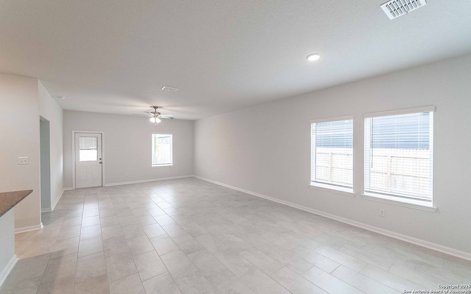 Spacious, unfurnished interior of a new home in Morgan Meadows, San Antonio (Image 6).