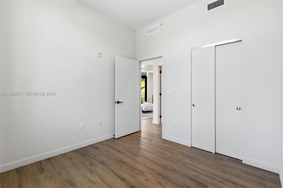 Spacious, unfurnished interior of a new home in , Miami (Image 25).
