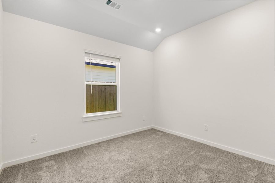Great bedroom for guest and or home study