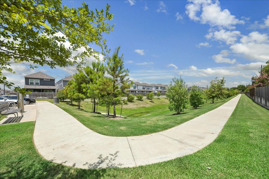 Natural landscape and outdoor views near Dunvale Village - Townhome Collection in Houston (Image 29).