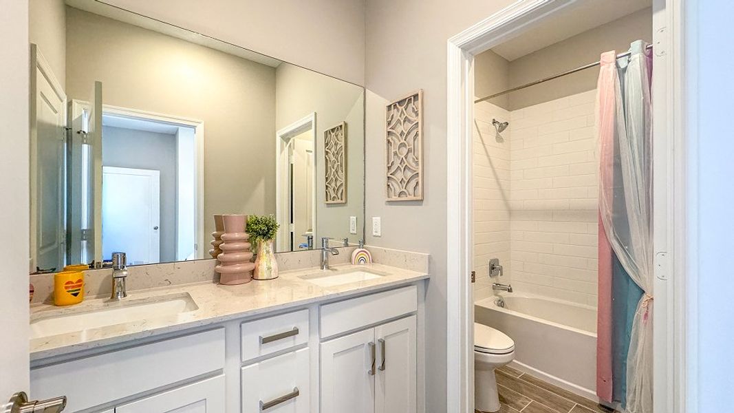 3237 Holly Bath3 1of3 F2