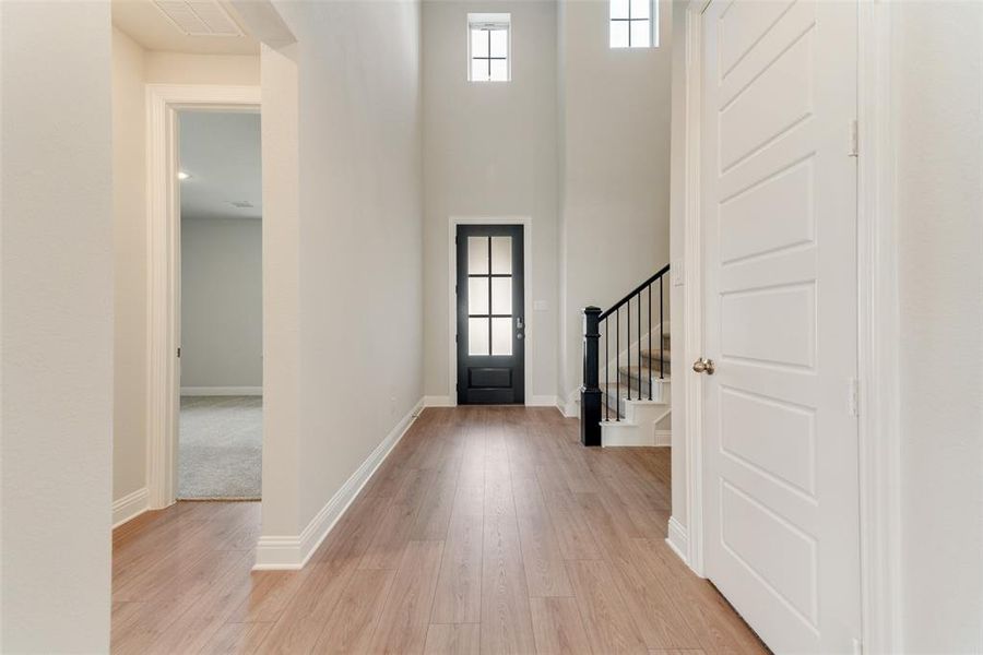 Spacious, unfurnished interior of a new home in Villages of Creekwood, Frisco (Image 25).