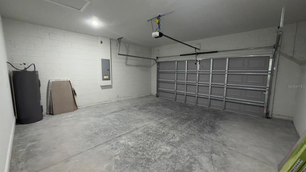 Spacious, unfurnished interior of a new home in , Ocala (Image 23).