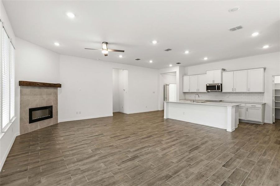 Spacious, unfurnished interior of a new home in Bridgewater, Princeton (Image 24).
