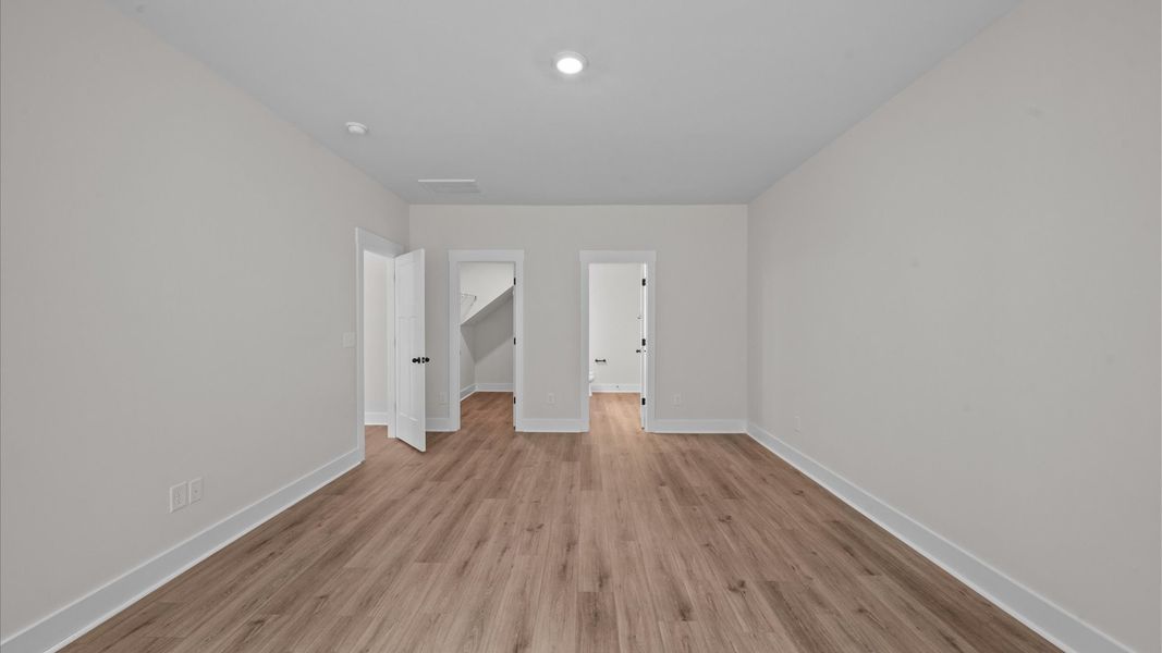 Desirable primary suite layout with spacious en suite bath in a proven, established community