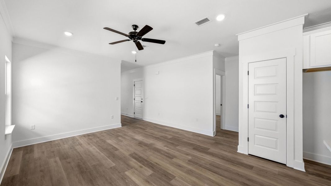 Spacious, unfurnished interior of a new home in Colonial East, Panama City Beach (Image 14).