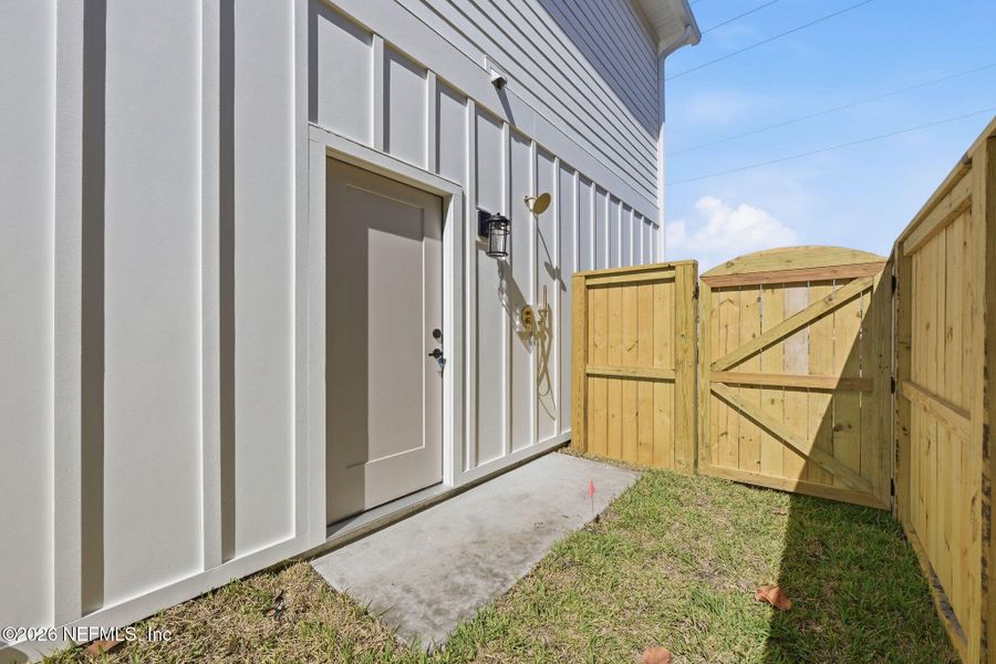 Exterior details and patio area of a home in , Jacksonville Beach (Image 4).