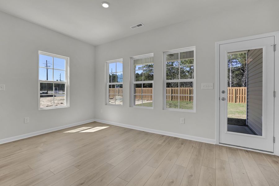 Spacious, unfurnished interior of a new home in River Tide Farms, Bolivia (Image 11).