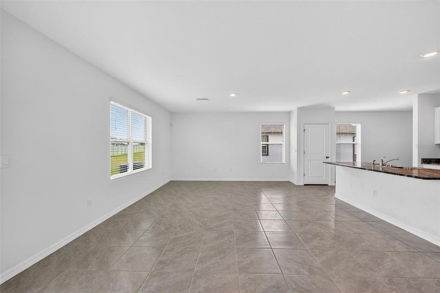 Spacious, unfurnished interior of a new home in Farm at Varrea, Plant City (Image 21).