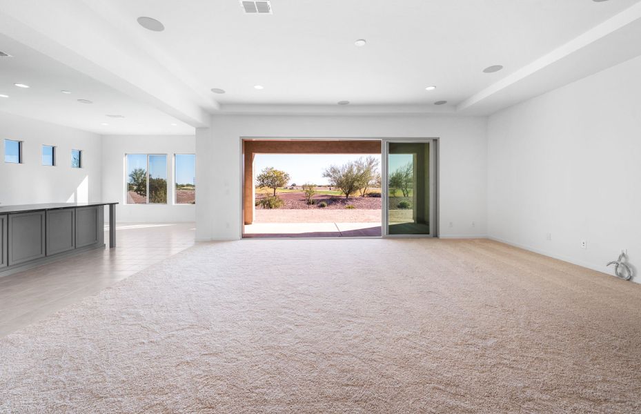 Spacious, unfurnished interior of a new home in Sun City Anthem at Merrill Ranch, Florence (Image 26).