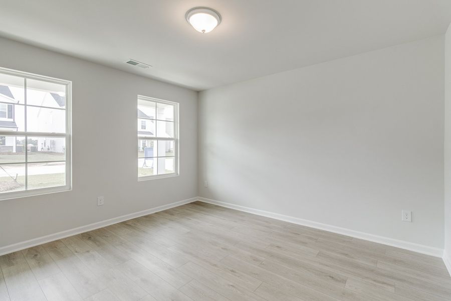 Spacious, unfurnished interior of a new home in Winston Point, Gilbert (Image 14).